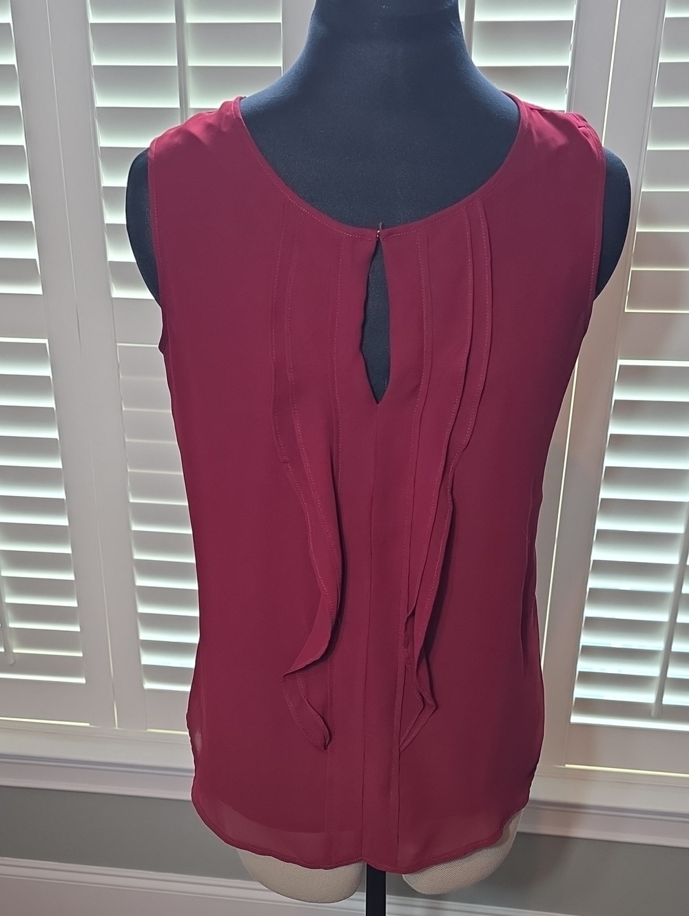 Ann Taylor Factory Burgundy Sleeveless Ruffle Keyhole Camisole